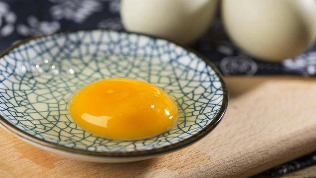 热点：鸡蛋中检出“兽药”，还能否继续吃鸡蛋？每天吃几个更安全