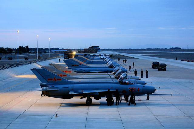 中国2020gdp100万亿_中国gdp预计破100万亿(2)