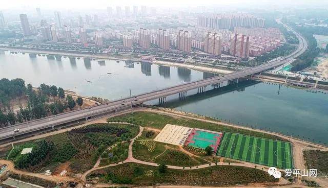 这是6月22日拍摄的河北省平山县城冶河绿色生态走廊(无人机照片).