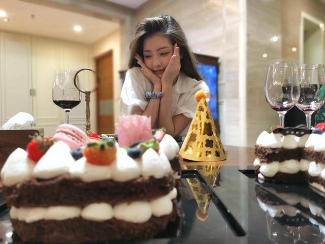 知名歌手晒与王思聪前女友聊天记录，对话太暧