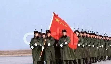 原创1972年尼克松访华时威武雄壮的三军仪仗队