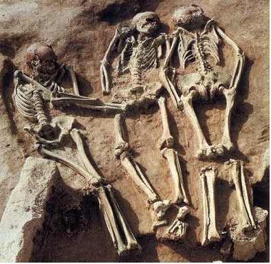 故事傳記■皇帝下葬為何要在身體里放玉器，