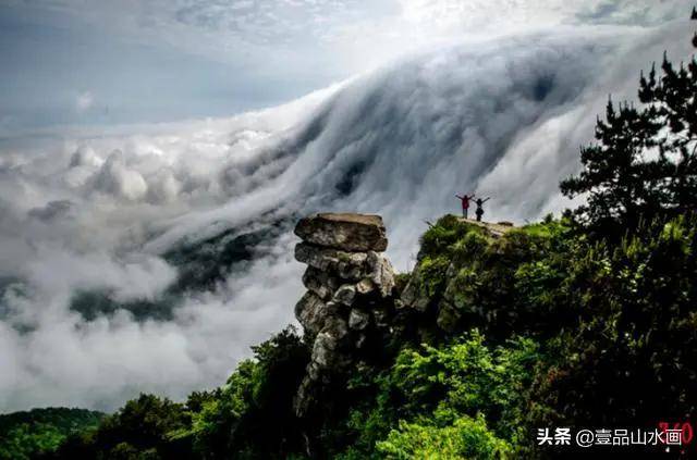 庐山瀑布云奇景,仙气十足,十分壮观