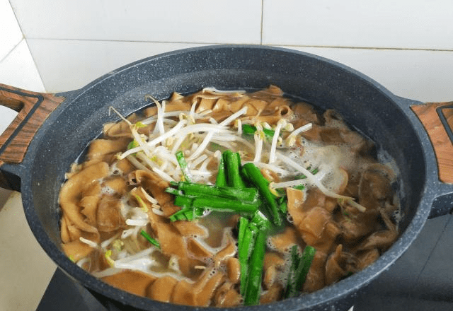 怎么做红薯面条好吃 c857d47f8d0041a096c70f833a5fae6b.png