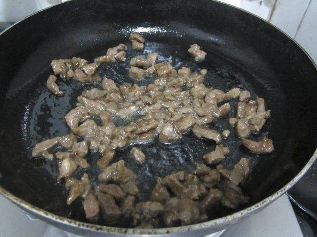 肉臊子怎么炒比较香 eedfe14ae6ea48279987b62bf41d758c.jpeg