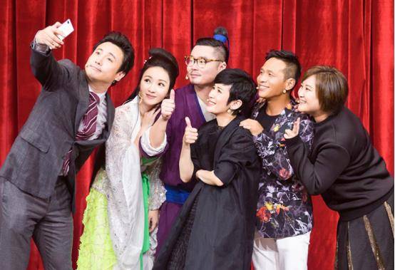 开心麻花团队的喜剧演员,参与多部作品的拍摄,在网上非常出名