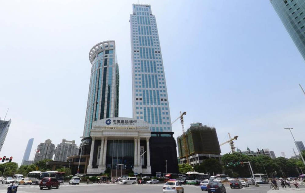 武汉城区最接近一线城市的街道:遍布金融中心和摩天大楼,超豪气