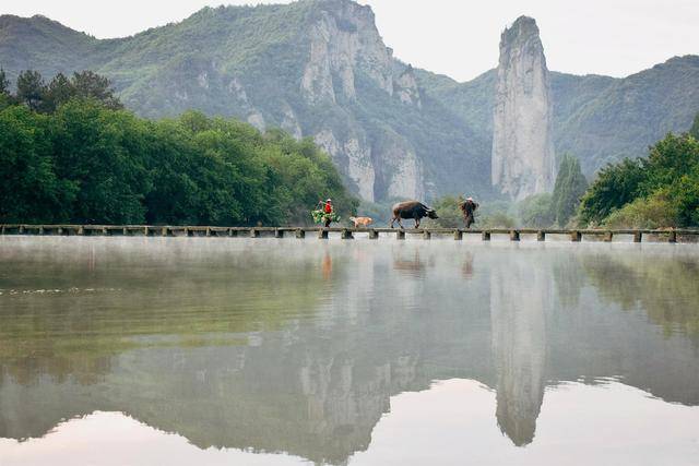 缙云仙都,景区位于丽水缙云县,这里人不多空气很清爽,民俗风情浓厚,最