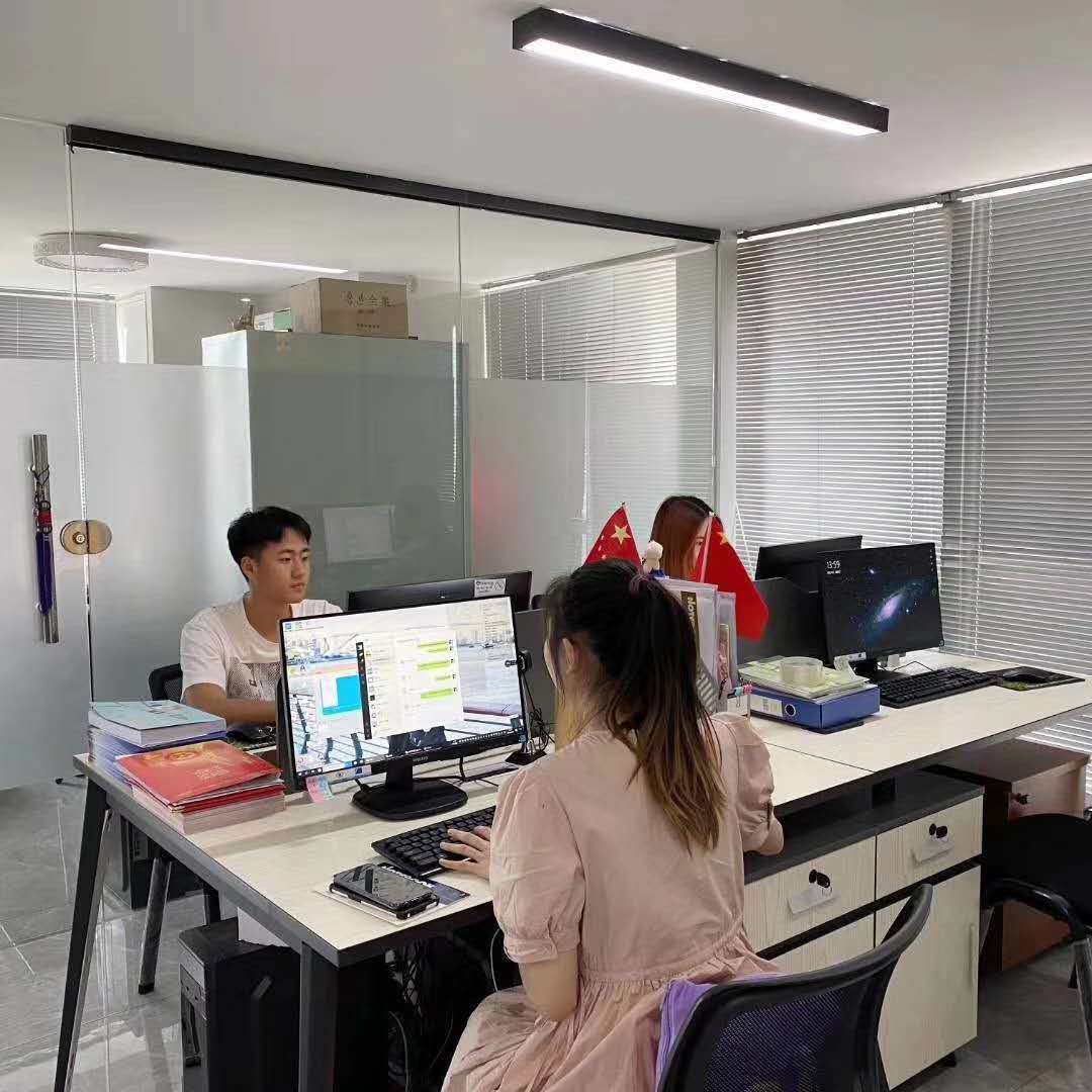 奥杯赛发展服务中心办公室里的小仙女们