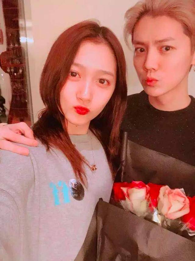 鹿晗关晓彤被曝领证结婚，男方买八千万豪宅做