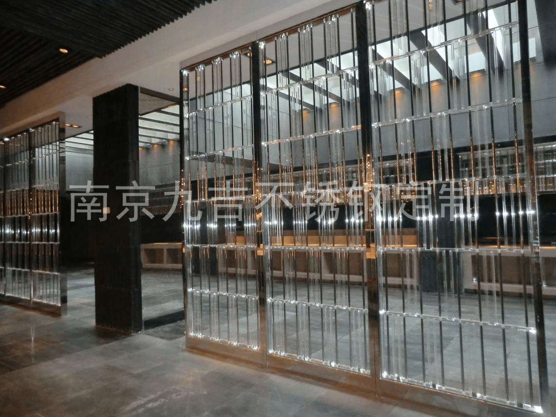 (江宁国际会展中心 金属&亚克力屏风)
