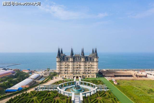 电影《西虹市首富》中的城堡,就在山东烟台海边