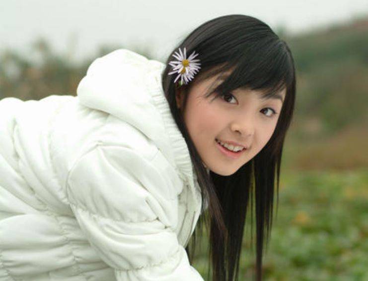 31岁的张含韵,像迪士尼出逃的公主,历经10年再度归来