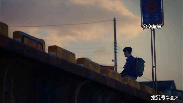 金秀贤新剧露八块腹肌获好评，却遭观众无情投