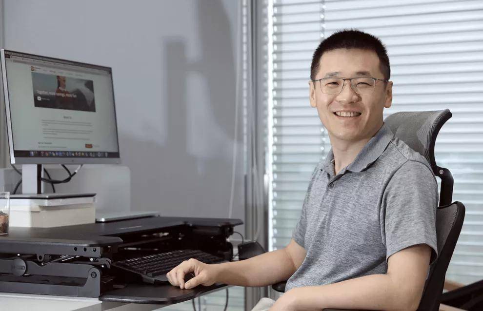 公开信息显示,接班黄峥出任拼多多ceo的陈磊,拥有清华大学计算机科学