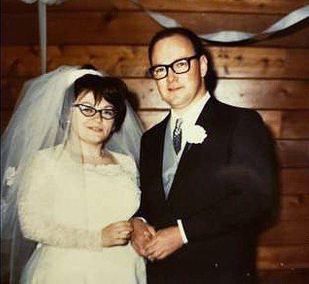 原创美国一夫妇结婚53年相敬如宾，不幸感染新冠，医院手牵手离世