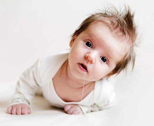 孩子|多半会有四个特殊表现，第一点常被家长忽视肚子里有蛔虫的宝宝