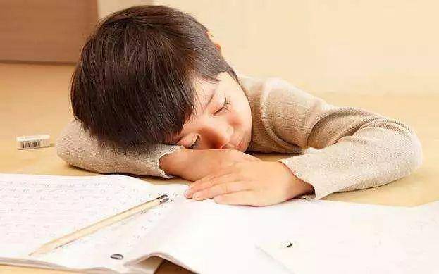 12岁内儿童睡眠标准出炉，若孩子出现这几个信号，多半就是缺觉了