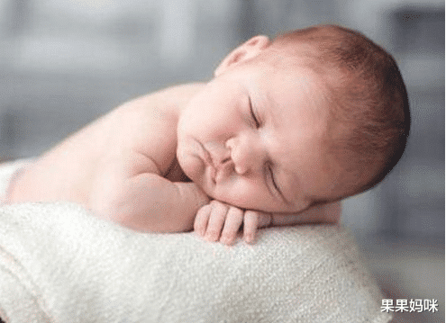 婴儿|婴儿不到“百天”,做这3件事很“忌讳”!伤害真的很大