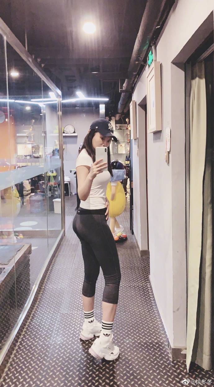 原创退役才3个月,张国伟恋情疑曝光!绯闻女友是当红宅男女神?