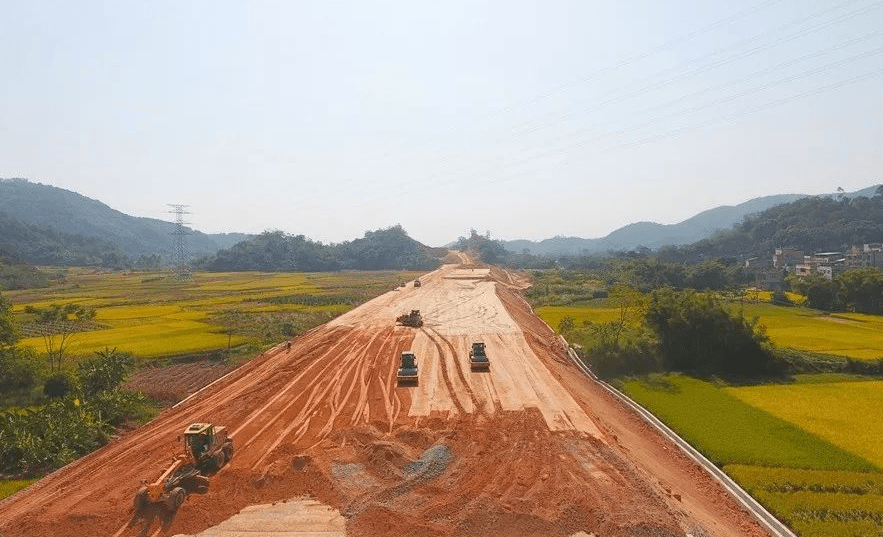 原创广西"最幸运"县城:即将迎来三条高速公路,未来发展按下加速键