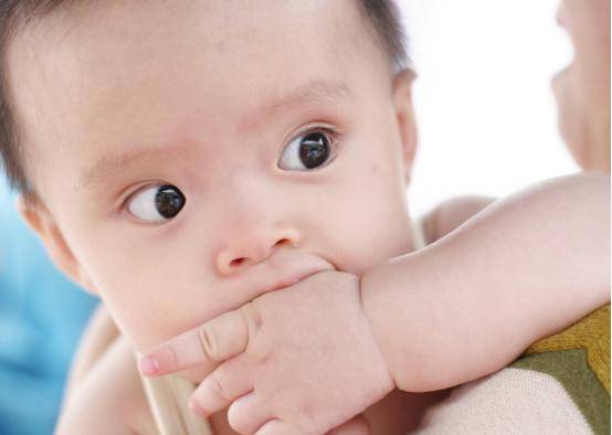 婴儿|为什么说宝宝喜欢吃手是正常行为？