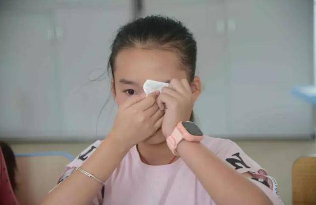 孩子|家长别得意，当心孩子长不高1岁婴儿被奶奶喂出“藕节臂”