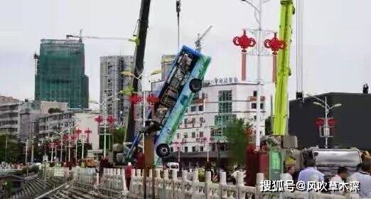 学生|贵州安顺落水公交车致21人遇难，司机已死亡，5名学生遇难
