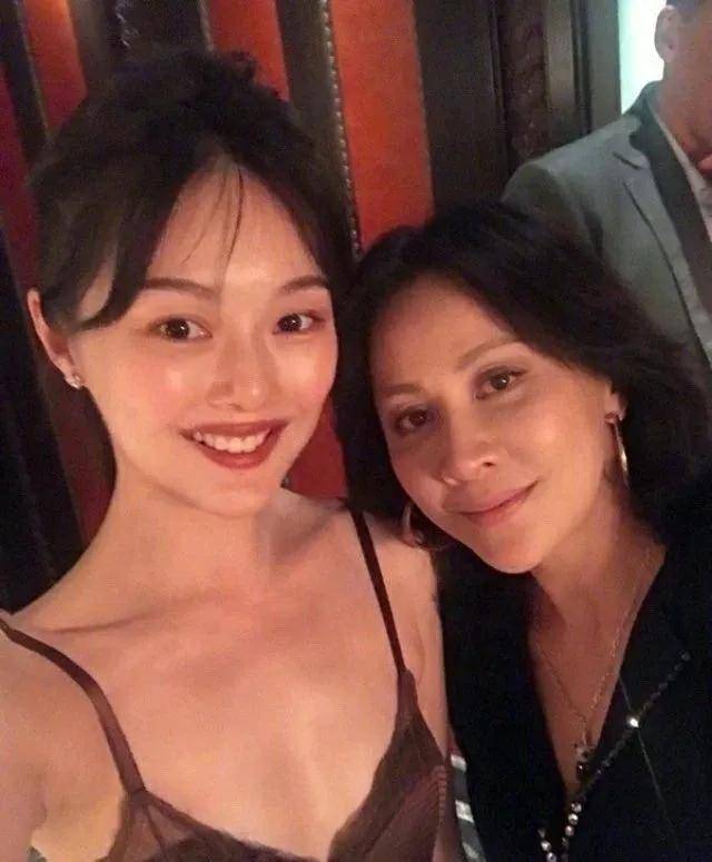 晚晚为什么想不开要拉踩范冰冰的颜值啊?