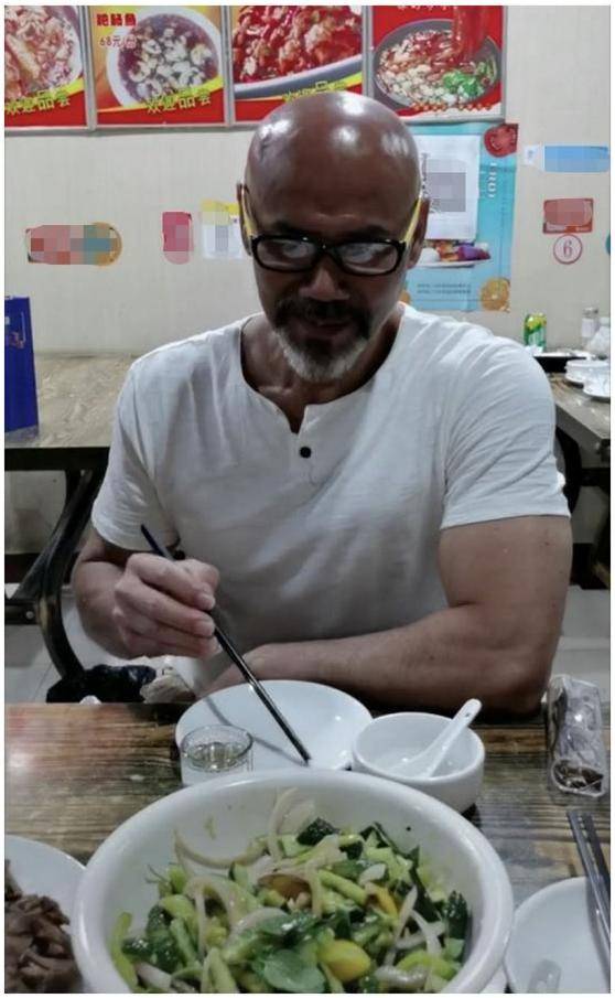 《我的团长》崔勇秀书法,满身肌肉撑破背心“牢笼”,荷尔蒙爆棚搜狐大视野搜狐新闻