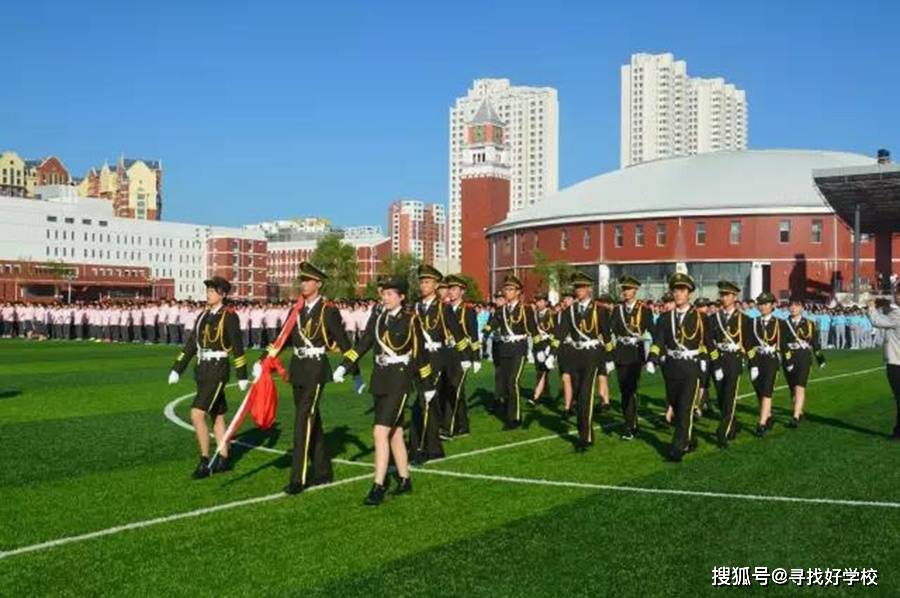 黑河市第一中学国旗护卫队前身为黑河一中国旗班,于2015年初更名为