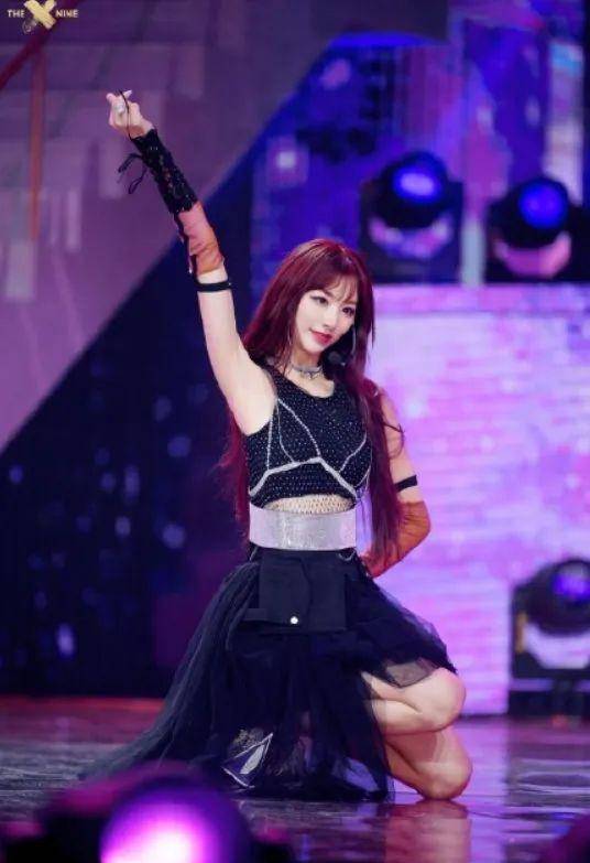 孔雪儿穿露脐装舞动又美又飒！白皙肌肤娇嫩魔