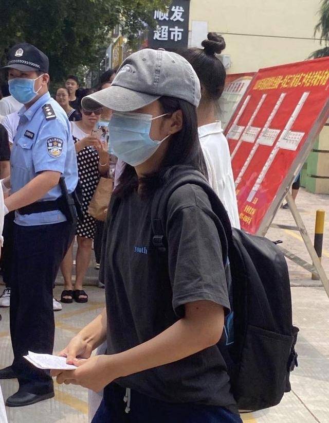 栩嘉|今年高考明星阵容强大，张子枫焉栩嘉被围观，何洛洛赵今麦受关注