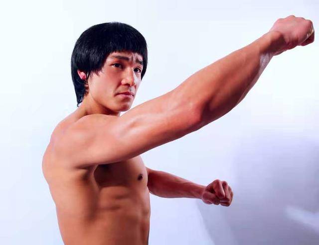 古力娜扎|现代李小龙炮轰九大男演员：个个都占古力娜扎便宜，数窦骁最主动