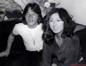 活力|原创65岁米雪晒近照，与周润发爬山活力满满状态好，皮肤黝黑笑容灿烂