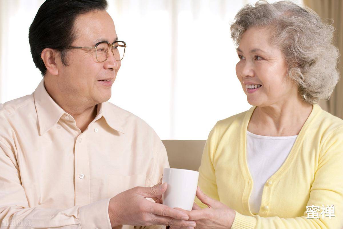 孩子不在身边的老人,退休后如何安享晚年,牢记这三点
