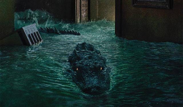 10米长大鳄鱼逼近，怪兽片《绝命鳄口》曝新图，人类又遭殃了_电影