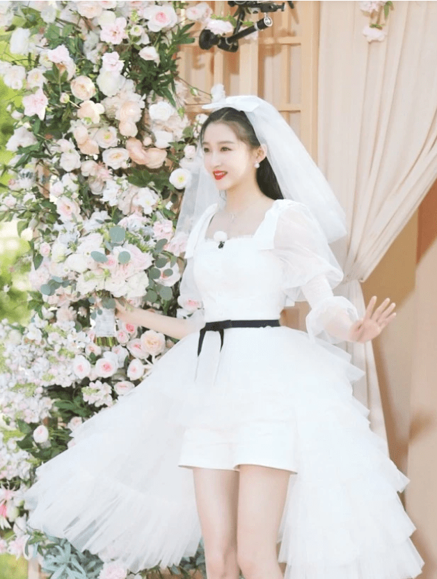 当女星穿上婚纱,吴宣仪甜美,孟美岐精致,看到关晓彤:羡慕鹿晗