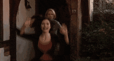 虽然只认识一天,但从第一面便一见如故,互相表达爱意之后,两人同床