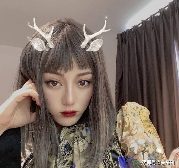 关晓彤|女明星钟爱狗啃刘海，迪丽热巴二次元公主，关晓彤似坏女孩