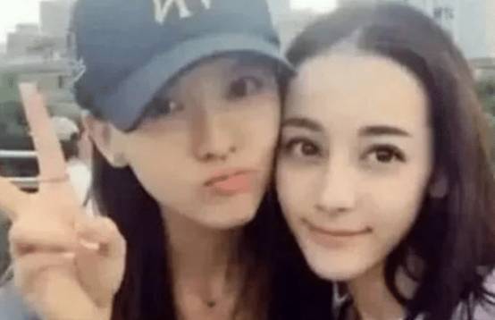 热巴自称是家中最丑,本以为是开玩笑,看到妹妹时果真没骗人