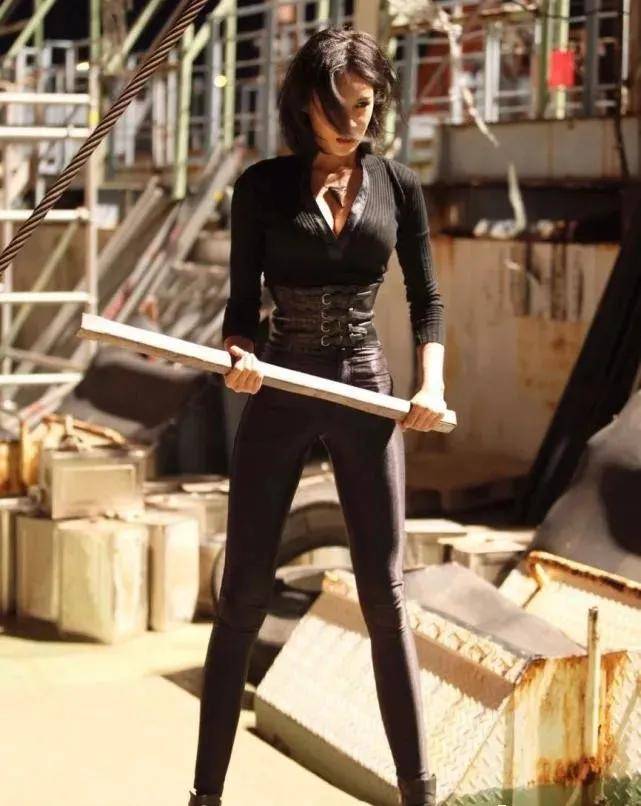 受伤|张蓝心拍戏头部受伤，头裹纱布满身血迹，为赶进度拒绝缝针