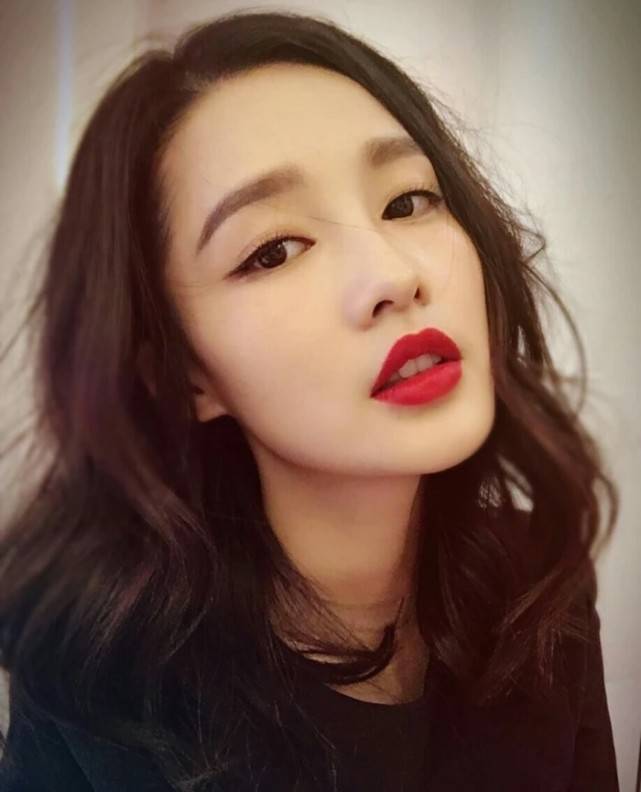 女神|原创气质清冷淡雅的李沁，还在剧中跳钢管舞，这也太性感妖娆