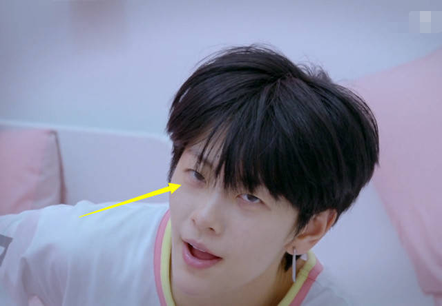 《创造营》素颜：赵粤痘痘明显，刘梦黑眼圈严