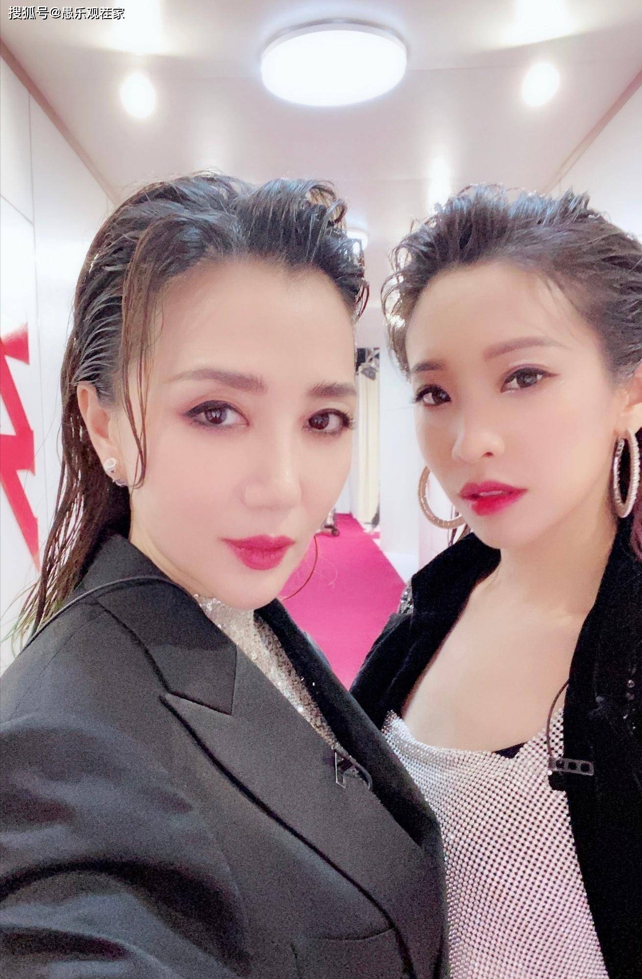 记忆|原创经纪人发文为阿朵拉票,时代记忆被淘汰,这个舞台到底在比什么?