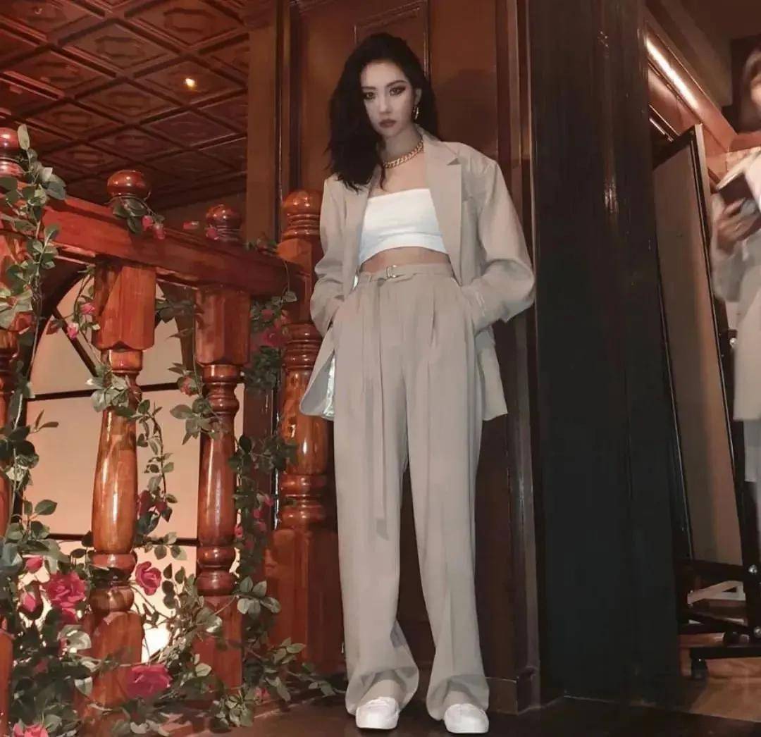 宣美|李宣美回归被质疑隆胸！不输泫雅的“南韩腿精”也要被杠？