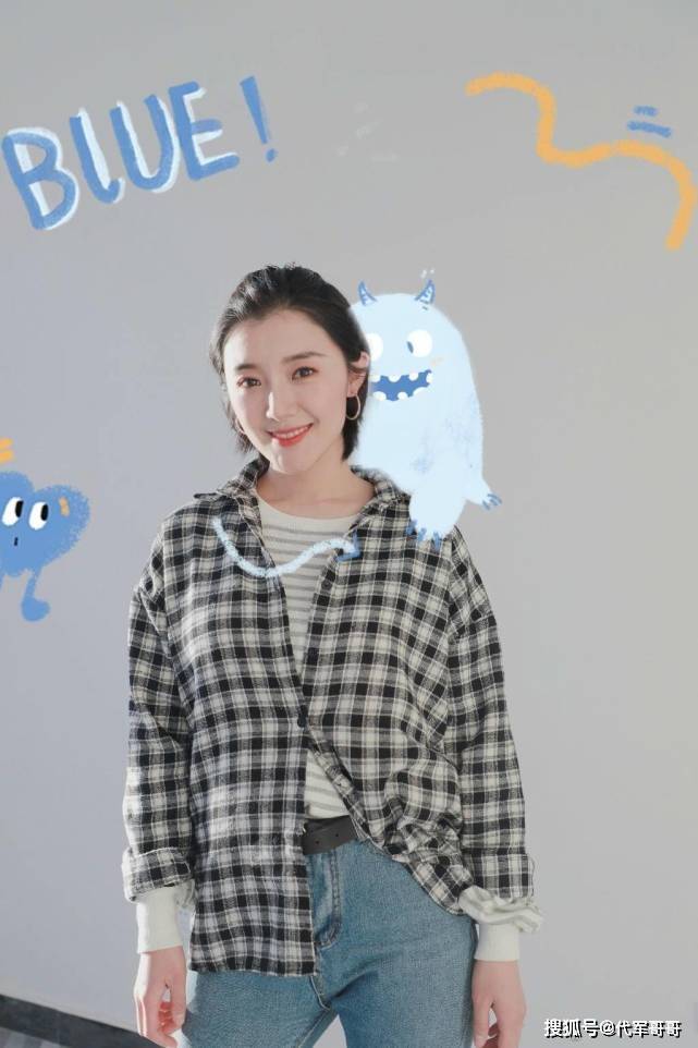 护士出身的美女演员，曾给章子怡当替身，如今