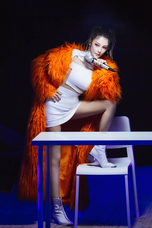 清醒|原创人间清醒张雨绮，不能够只靠人气，但获得第一名同样被质疑