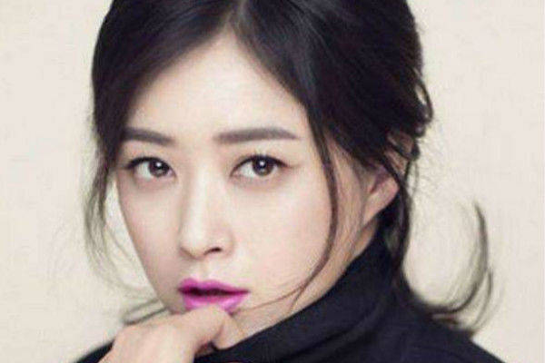 她与刘涛反目，坐实赵丽颖假唱，蒋欣为何会做