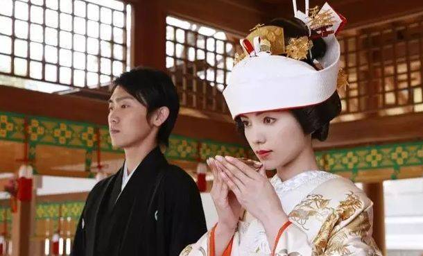 为什么在日本有兄妹结婚的现象？_天皇
